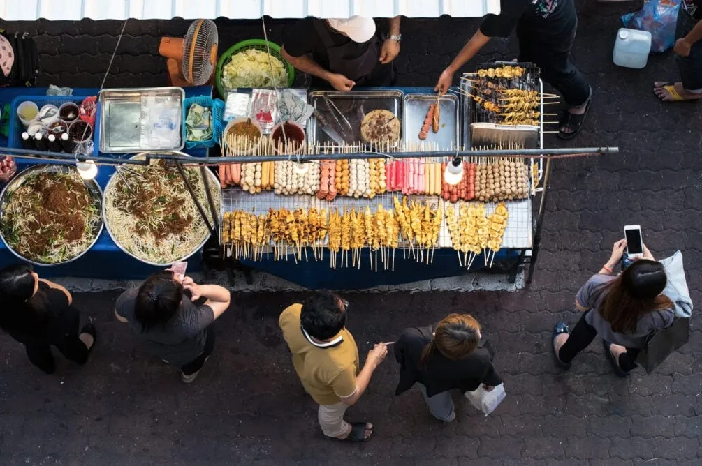 วิเคราะห์ค่าครองชีพไทย 2568 เมื่อค่าใช้จ่ายพุ่ง-ค้าปลีกชะลอ คนไทยรับมืออย่างไร?