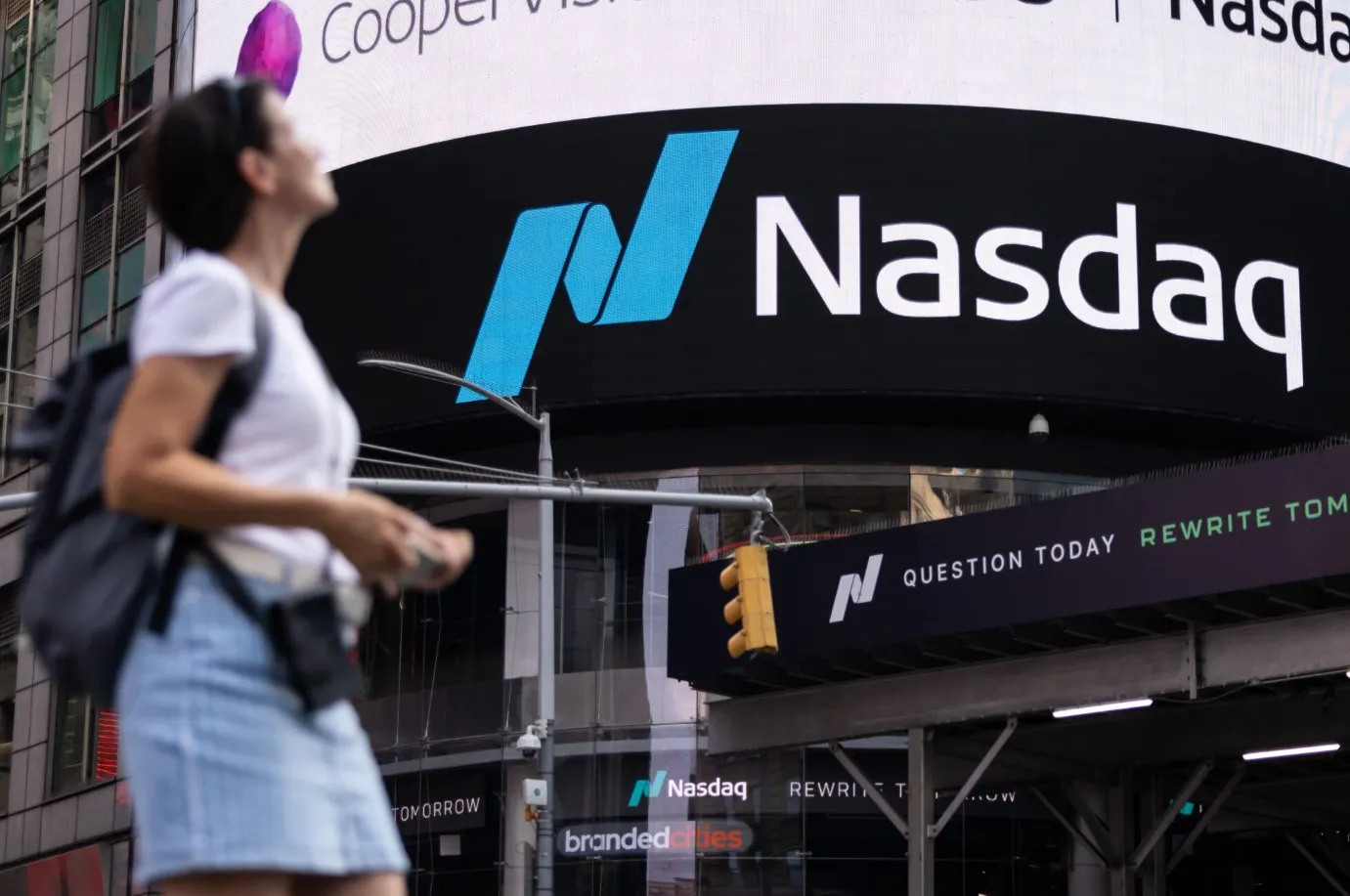 S&P 500 พุ่งทำสถิติสูงสุด นักลงทุนไทยควรรู้อะไรบ้างในปี 2568