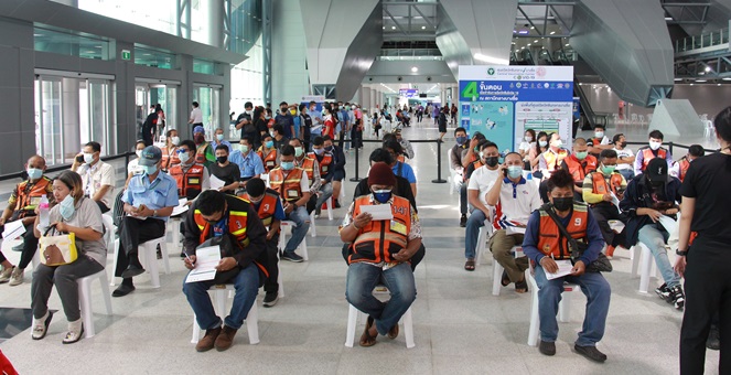 `อนุทิน` ยันไม่ยุบศูนย์ฉีดวัคซีนบางซื่อ ดีเดย์ส่งผู้ป่วยกลับภูมิลำเนา