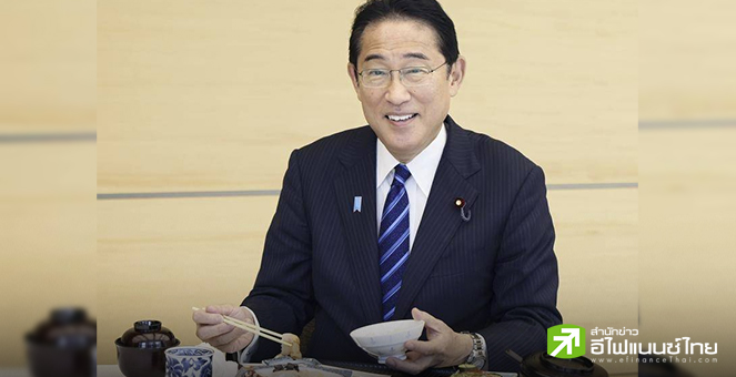 นายกฯ ญี่ปุ่นพร้อมรัฐมนตรี โชว์กินปลาทะเลฟุกุชิมะ ยืนยันความปลอดภัย-ให้คำมั่นช่วยอุตสาหกรรมประมง