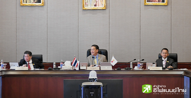 นายกฯ  ขอ ครม.ทำงานโปร่งใส เดินหน้าแก้ปัญหาศก. ย้ำเป็นรัฐบาลของคนไทยทุกคน