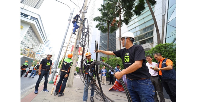 AIS ผนึกกำลังภาคีเครือข่าย เดินหน้าจัดระเบียบสายสื่อสาร ย่านถนนอโศกมนตรี เพิ่มพื้นที่เมืองสวยและปลอดภัยแก่ประชาชน