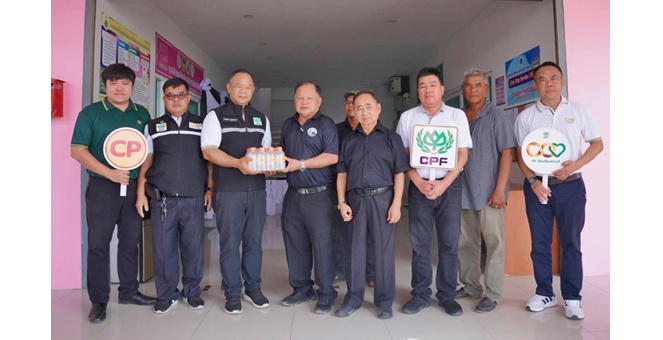 “ซีพีเอฟอยู่เคียงข้างทุกวิกฤต” ส่งความช่วยเหลือถึงคนอ่างทอง เติมกำลังใจฝ่าน้ำท่วม