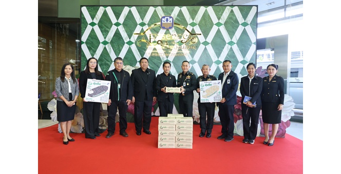 ธ.ก.ส. ร่วมส่งมอบข้าวพร้อมทานตราอุ่นอิ่ม 3,000 ถ้วยให้แก่ กอ.รมน. เพื่อช่วยประชาชนประสบอุทกภัยภาคใต้