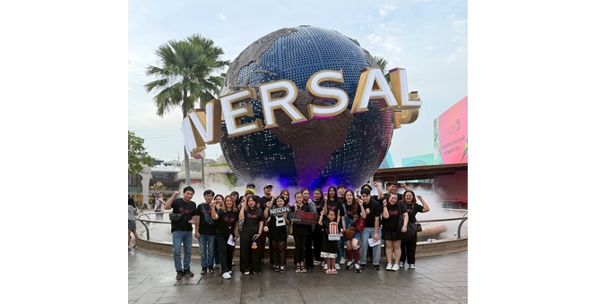 เมเจอร์ ซีนีเพล็กซ์ จับมือ เนสกาแฟ เบลนด์ แอนด์ บรู พาผู้โชคดีตะลุยสิงคโปร์! สัมผัสความหลอนใน “บ้านผีสิงธี่หยด” ที่ Universal Studios Singapore