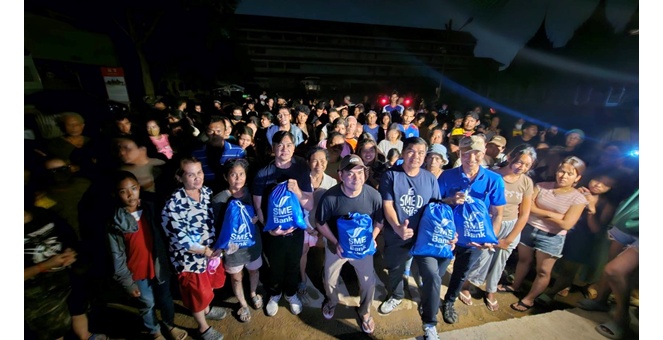 SME D Bank ส่งมอบ `ถุงน้ำใจ` แทนความห่วงใย ช่วยบรรเทาความเดือดร้อนแก่ประชาชนชาวใต้ผู้ประสบมหาอุทกภัย