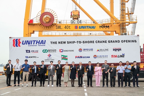 ท่าเรือยูนิไทย เปิดตัว อุปกรณ์ปั้นจั่นพลังงานไฟฟ้ายกตู้สินค้าชุดใหม่