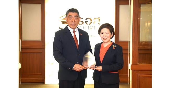 ธอส. รับมอบโล่ จากมูลนิธิธรรมาภิบาลทางการแพทย์ ณ โรงพยาบาลเจ้าพระยายมราช อำเภอเมืองสุพรรณบุรี จังหวัดสุพรรณบุรี