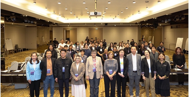 สภาผู้บริโภคผนึกกำลังสมาคมผู้ผลิตข่าวออนไลน์ จัดอบรมการใช้ AI วางแผนกลยุทธ์ การสื่อสารเพื่อผู้บริโภค เสริมศักยภาพการสื่อสารเชิงรุก พร้อมเน้นย้ำสิทธิพื้นฐานของผู้บริโภคที่ทุกคนต้องรู้