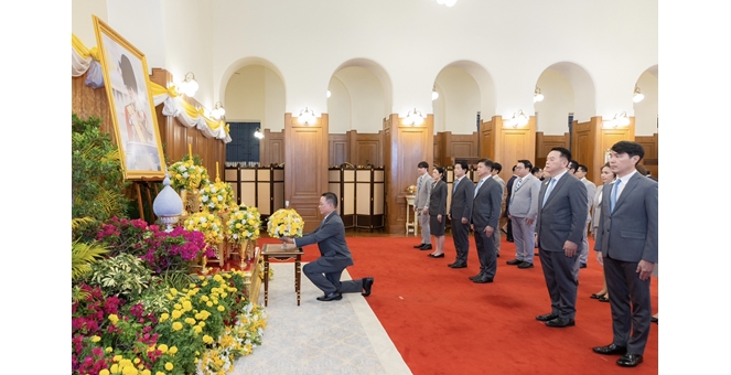 ธนาคารกรุงไทย ทูลเกล้าถวายแจกันดอกไม้ พร้อมลงนามถวายพระพร พระบาทสมเด็จพระเจ้าอยู่หัว เนื่องในวันเฉลิมพระชนมพรรษา 28 กรกฎาคม 2568